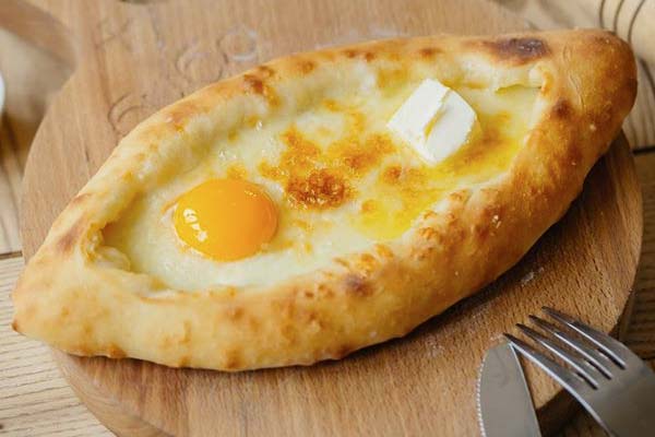Хачапурі по-аджарськи
